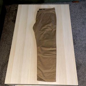 Men’s Lucky Brand 410 Athletic Chino khakis, size 36x30